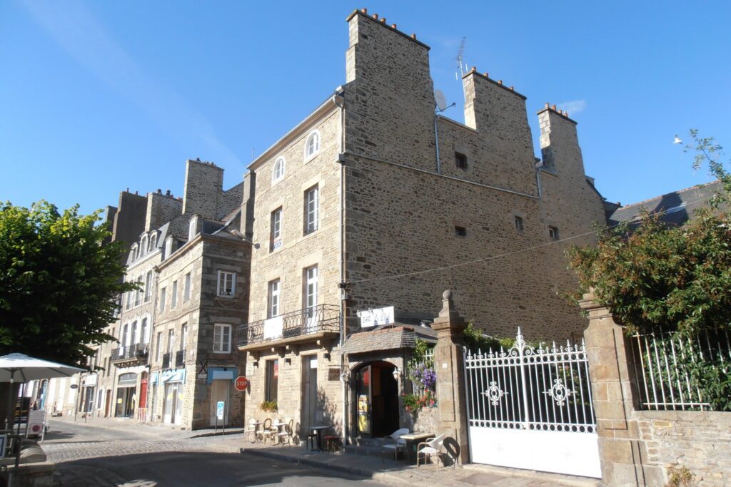 Restauration d'in Immeuble de 6 logements et de 2 Cellules Commerciales à DINAN (22)