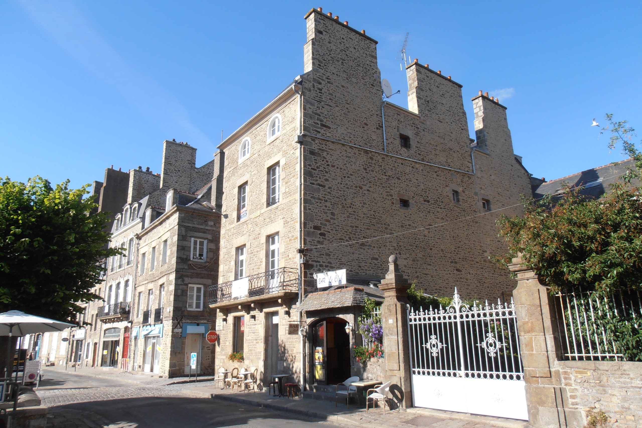 Restauration d'in Immeuble de 6 logements et de 2 Cellules Commerciales à DINAN (22)