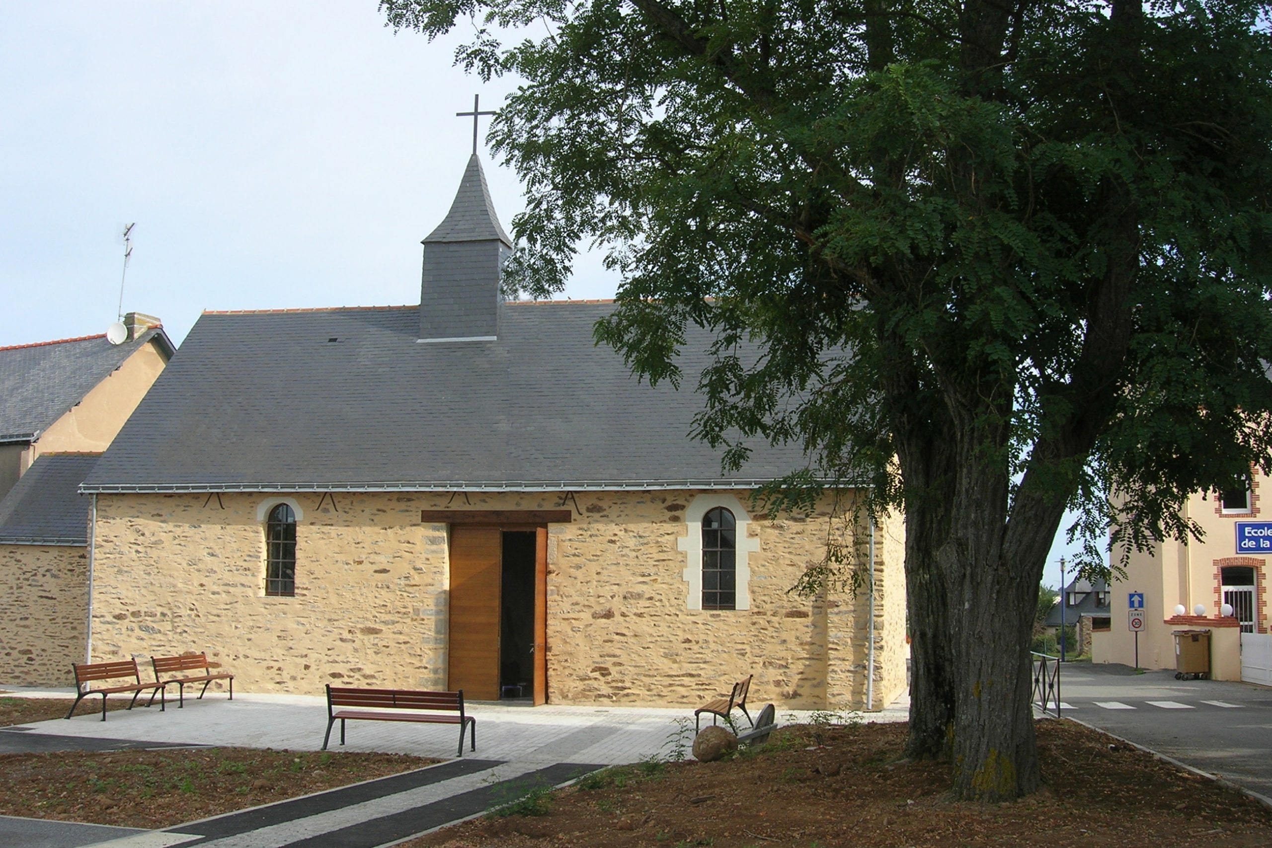 Transformation de la Chapelle de la Madeleine en Espace Culturel Aménagement de sa place et ses abords FÉGRÉAC (44)