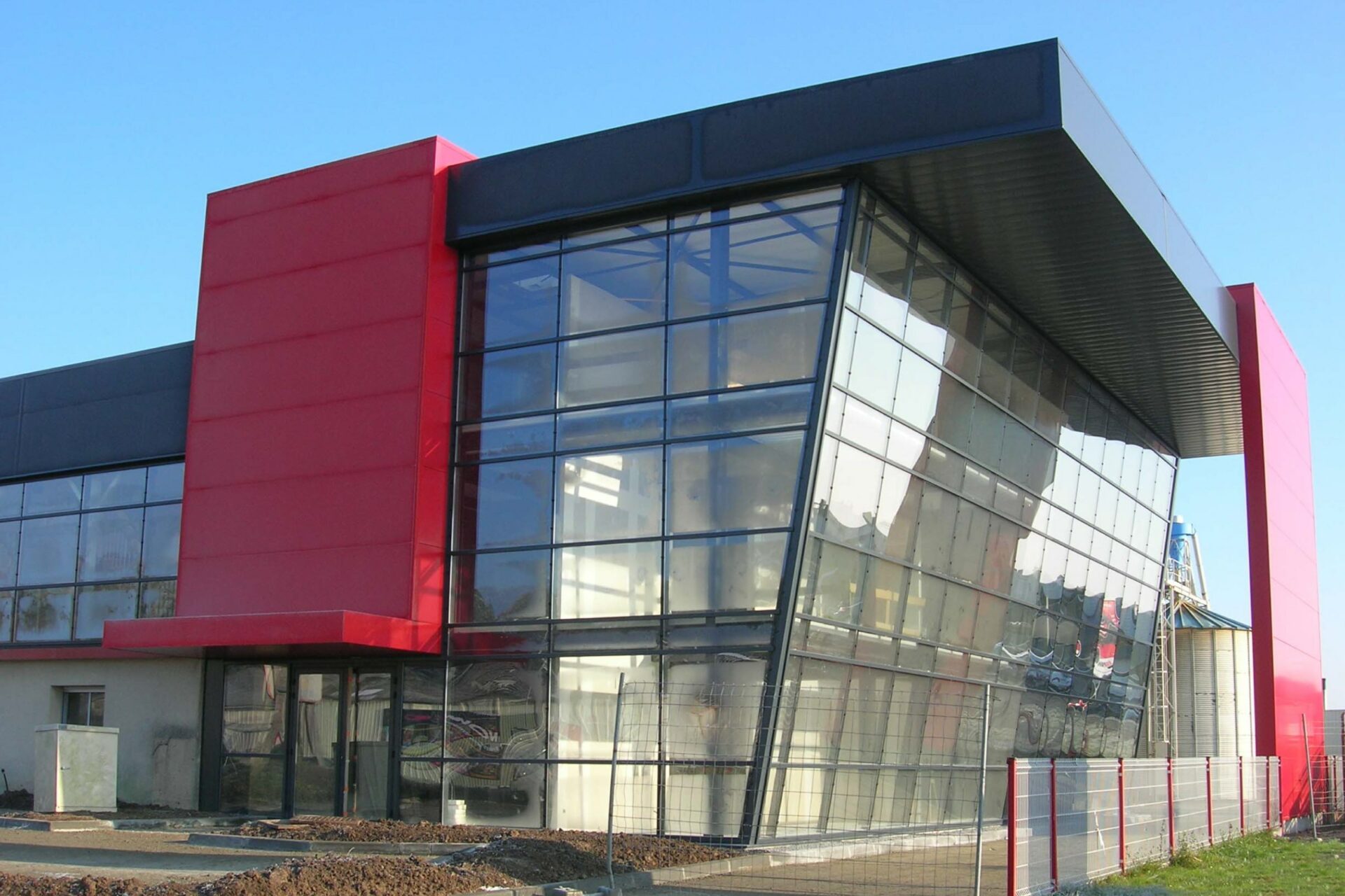 Extension et Transformation pour le show-room des Etablissements POTIER à RIEUX (56)